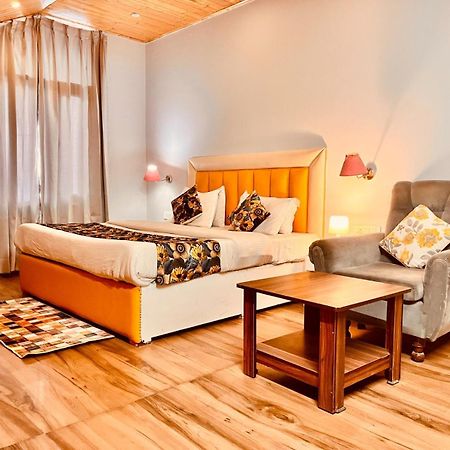 Hadimba Hill View By Hadimba Palace, Manali - Premium Room ! Family Hotel ! Parking ! Near Hadimba Temple Exterior foto