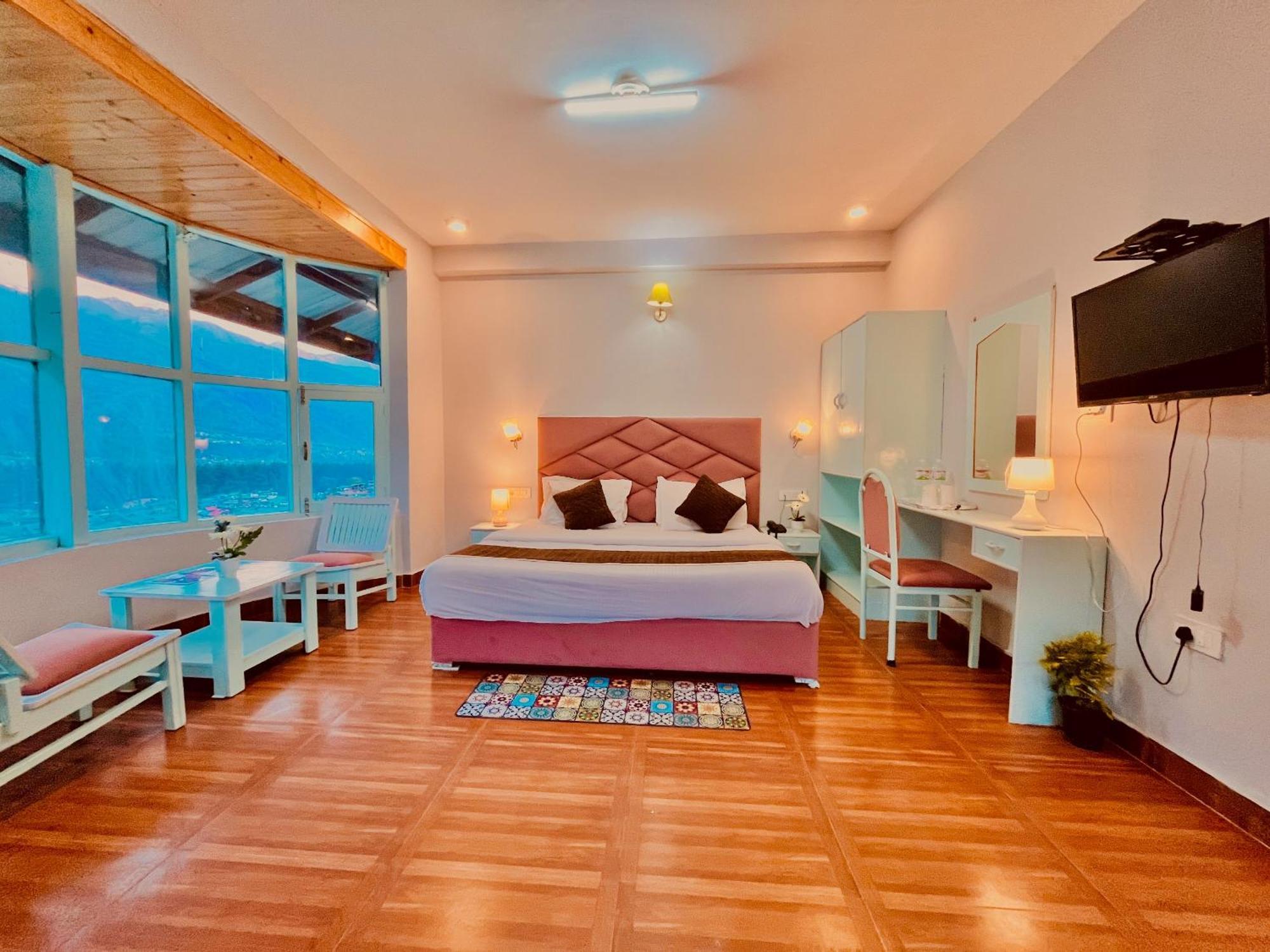 Hadimba Hill View By Hadimba Palace, Manali - Premium Room ! Family Hotel ! Parking ! Near Hadimba Temple Exterior foto
