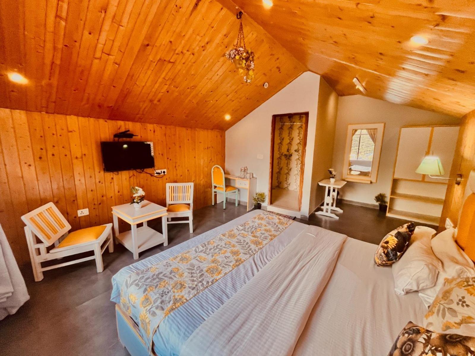 Hadimba Hill View By Hadimba Palace, Manali - Premium Room ! Family Hotel ! Parking ! Near Hadimba Temple Exterior foto