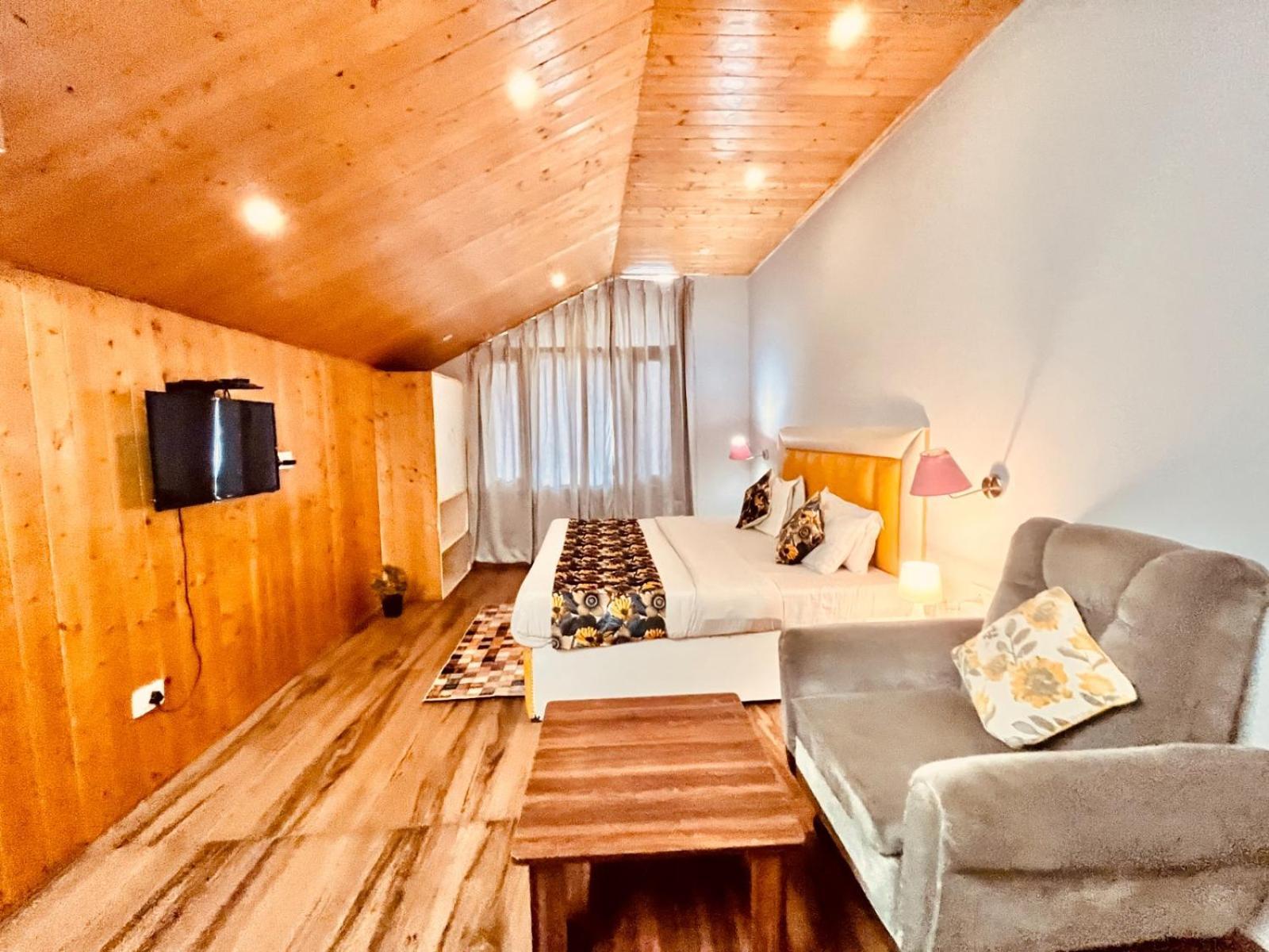 Hadimba Hill View By Hadimba Palace, Manali - Premium Room ! Family Hotel ! Parking ! Near Hadimba Temple Exterior foto