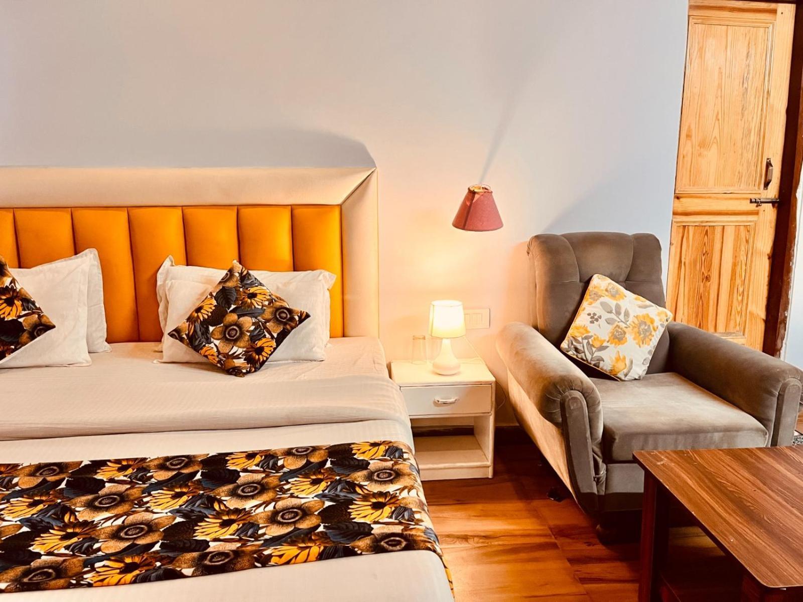 Hadimba Hill View By Hadimba Palace, Manali - Premium Room ! Family Hotel ! Parking ! Near Hadimba Temple Exterior foto