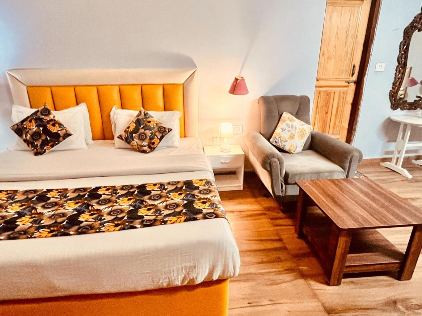 Hadimba Hill View By Hadimba Palace, Manali - Premium Room ! Family Hotel ! Parking ! Near Hadimba Temple Exterior foto