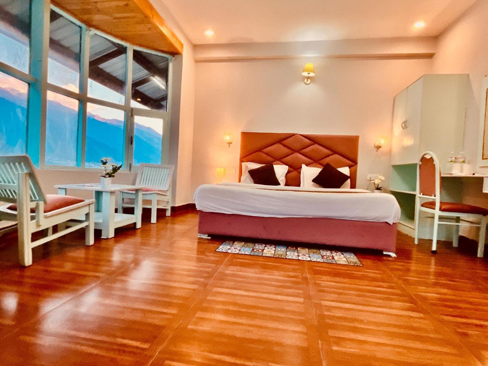 Hadimba Hill View By Hadimba Palace, Manali - Premium Room ! Family Hotel ! Parking ! Near Hadimba Temple Exterior foto