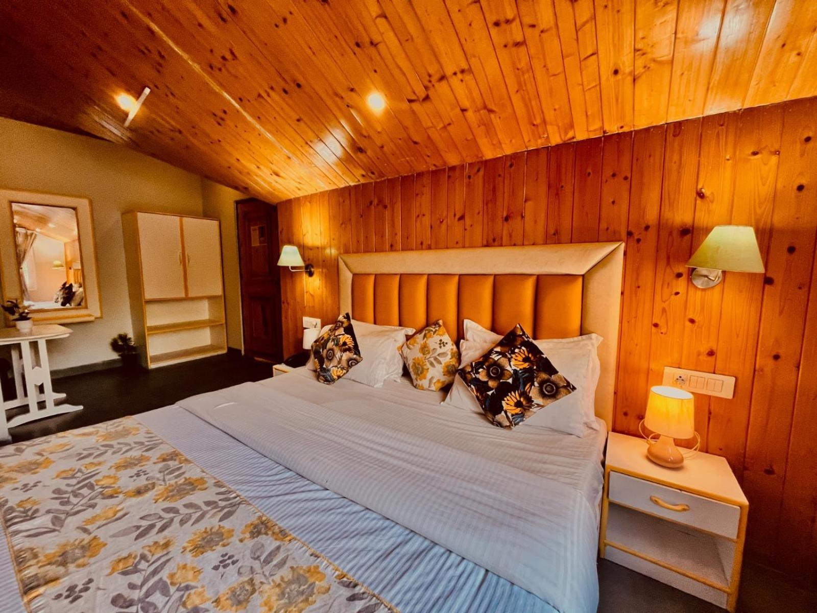 Hadimba Hill View By Hadimba Palace, Manali - Premium Room ! Family Hotel ! Parking ! Near Hadimba Temple Exterior foto