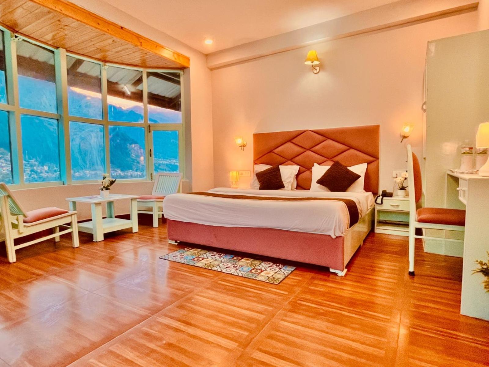 Hadimba Hill View By Hadimba Palace, Manali - Premium Room ! Family Hotel ! Parking ! Near Hadimba Temple Exterior foto